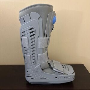 United Ortho USA16105 360 Air Walker Standard Fracture Boot Small / Medium
Grey